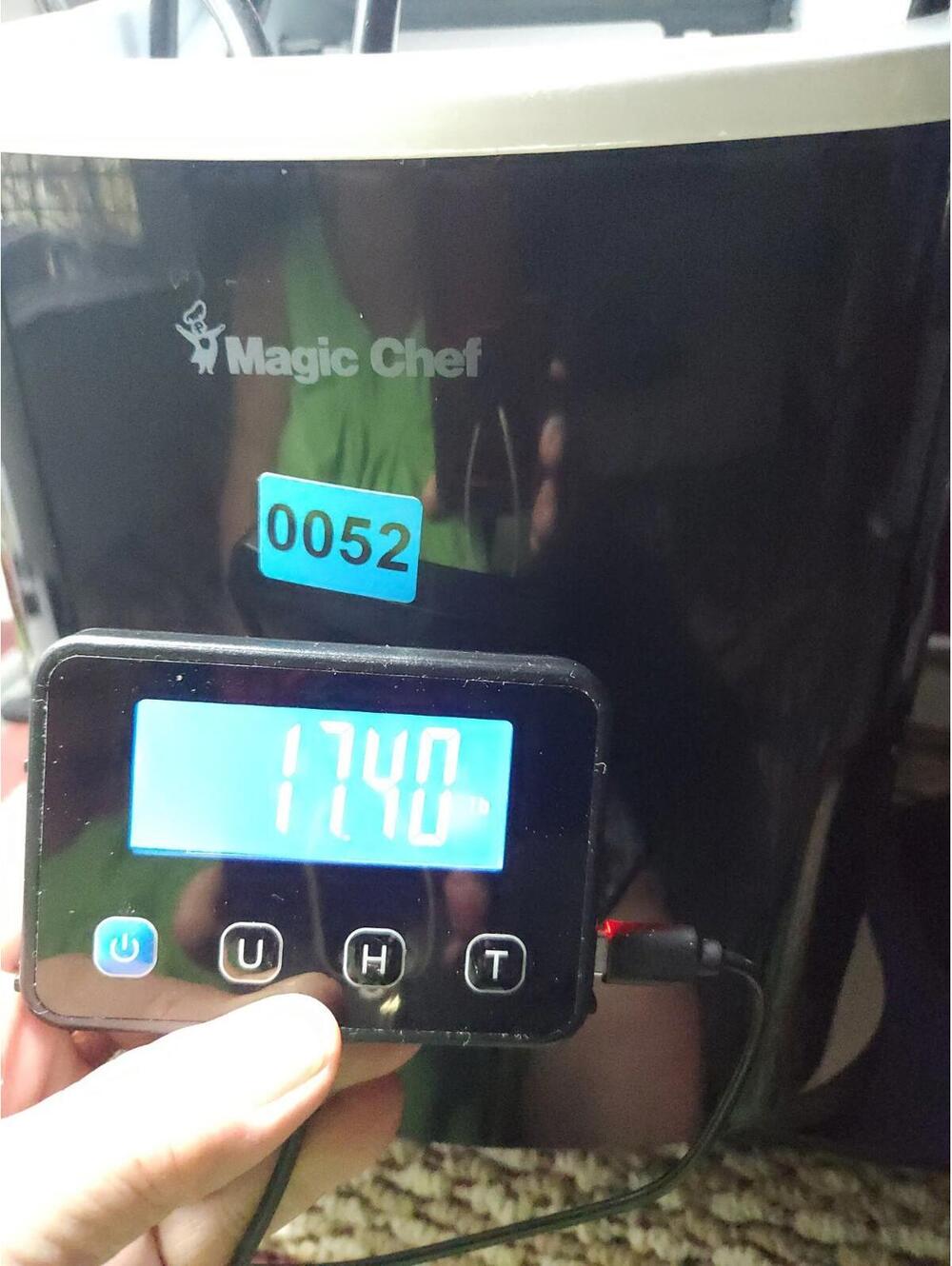 Magic Chef MCIM22B 17 lbs Countertop Ice Maker - Picture 11 of 11